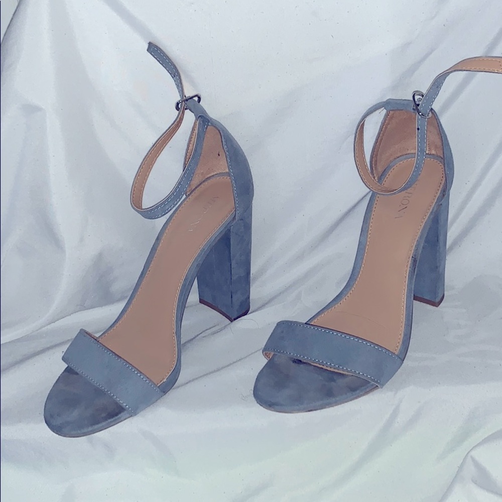 Light blue pumps